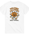 Vit t-shirt med retro halloweenmotiv: glad pumpafigur, höstlöv och texten “Welcome Halloween – Shirty Apparel”.