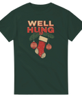 Jul-tshirt med hängande julstrumpor och texten Well Hung i humoristisk design