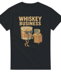 Svart t-shirt med tecknat whiskeyglas i solglasögon och texten ”Whiskey Business”.
