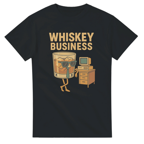 Svart t-shirt med tecknat whiskeyglas i solglasögon och texten ”Whiskey Business”.